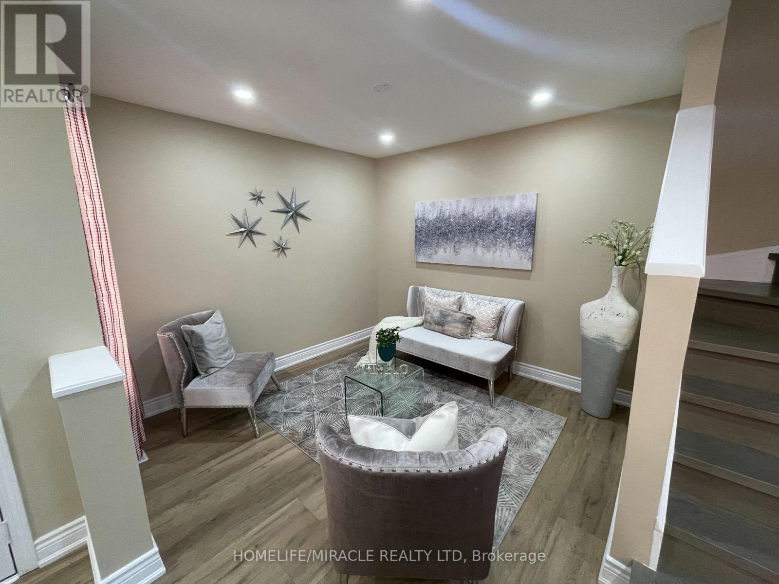 Upper - 34 Brunswick Street, Brampton, Ontario  L6X 4Y5 - Photo 3 - W12456552
