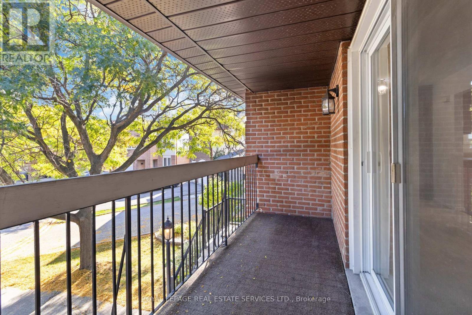 907 Thistle Down Circle, Mississauga, Ontario  L5C 3K5 - Photo 11 - W12456571