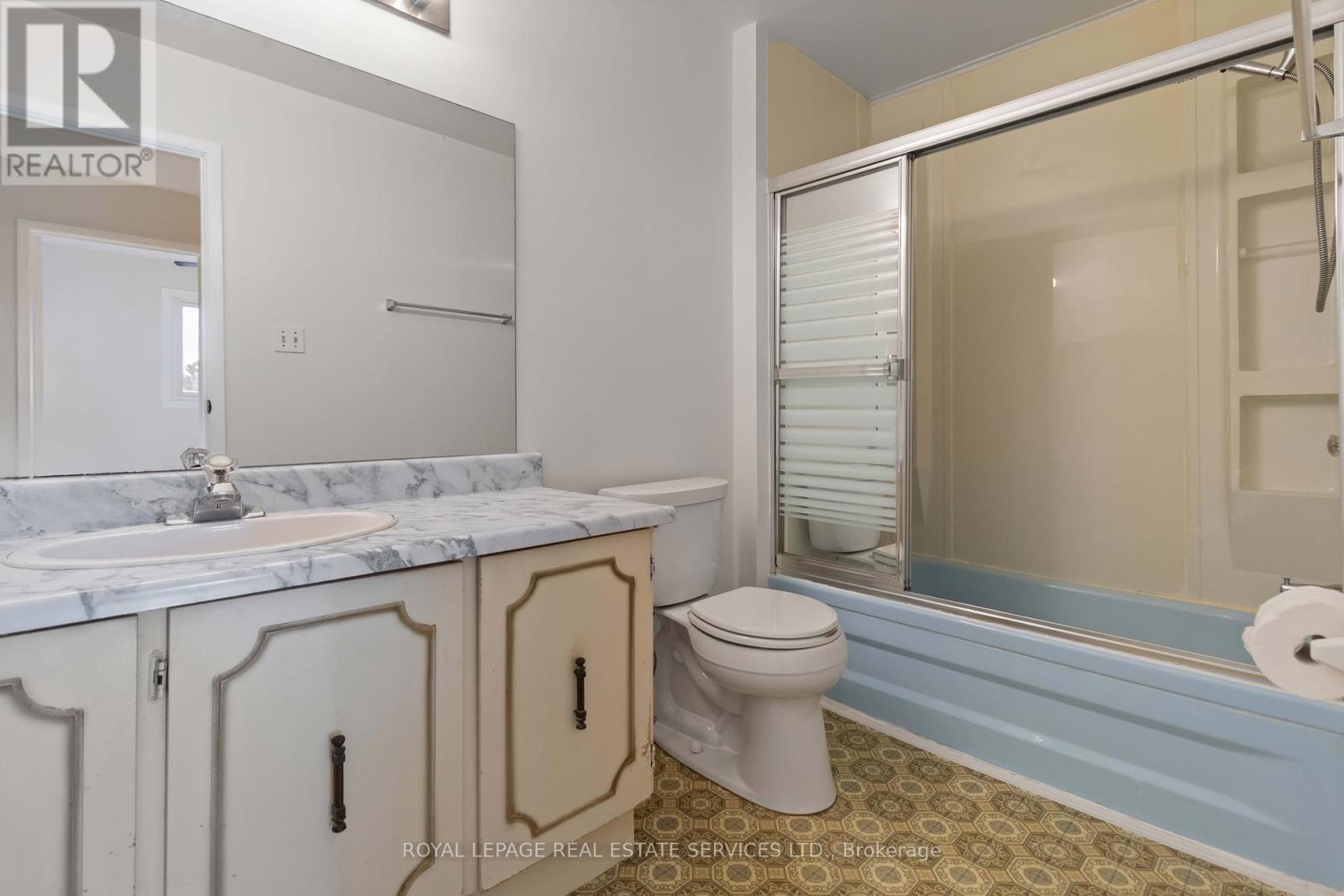 907 Thistle Down Circle, Mississauga, Ontario  L5C 3K5 - Photo 25 - W12456571