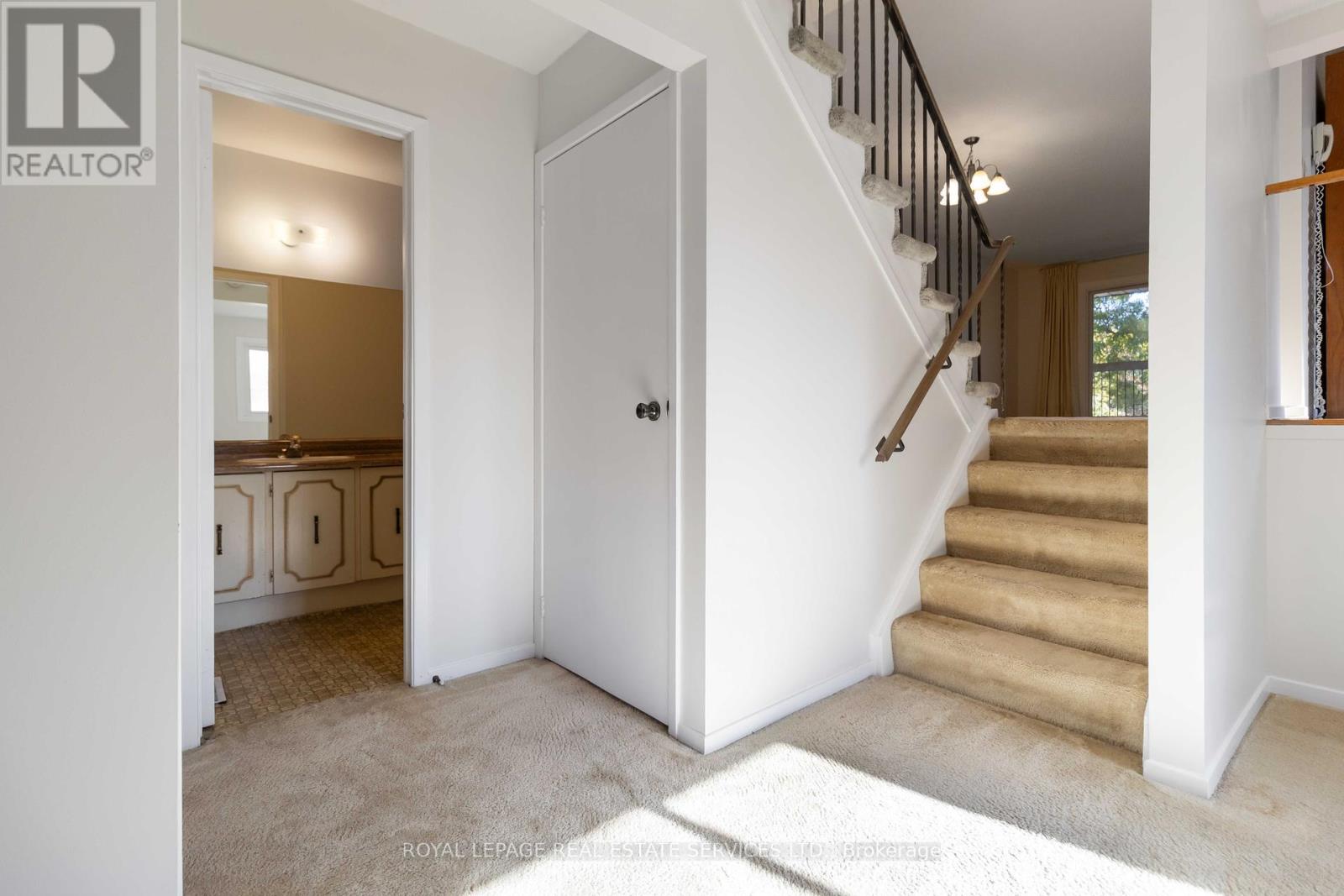 907 Thistle Down Circle, Mississauga, Ontario  L5C 3K5 - Photo 26 - W12456571