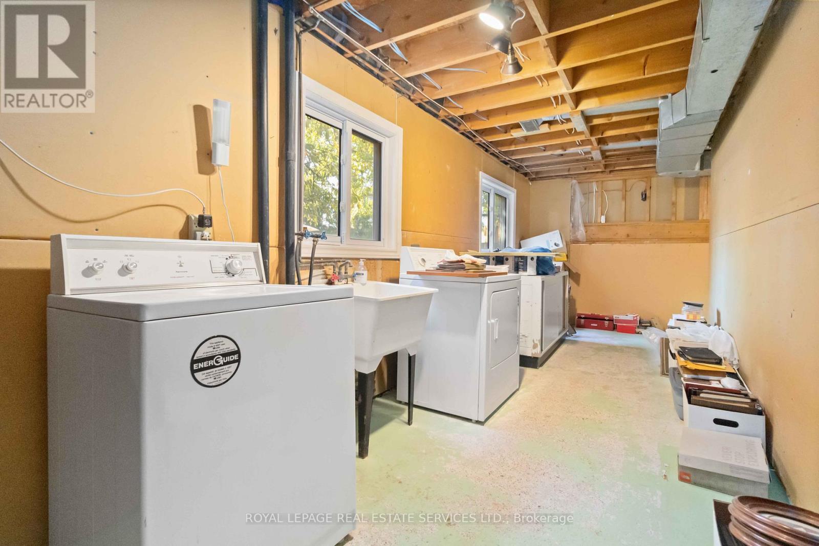907 Thistle Down Circle, Mississauga, Ontario  L5C 3K5 - Photo 35 - W12456571