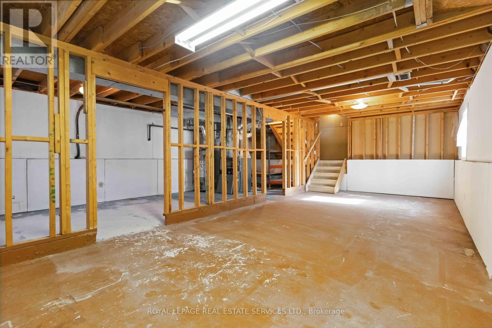 907 Thistle Down Circle, Mississauga, Ontario  L5C 3K5 - Photo 37 - W12456571