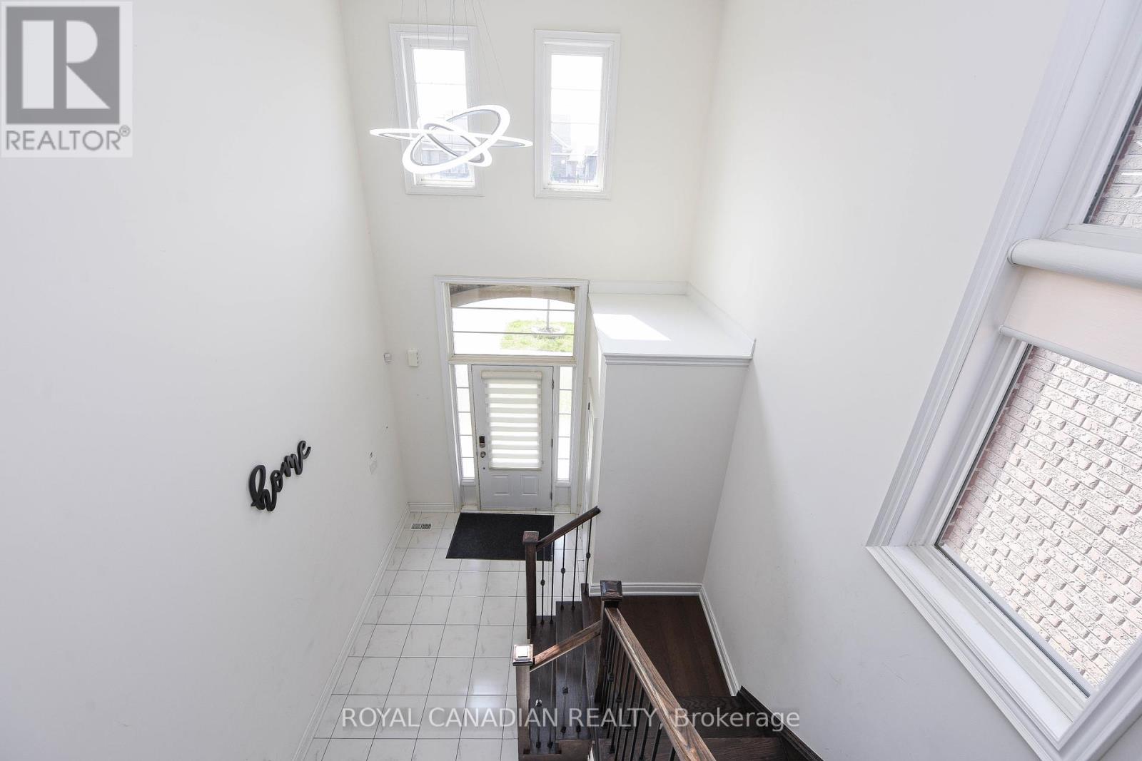 Upper - 8 Prairie Creek Crescent, Brampton, Ontario  L6Y 6C9 - Photo 4 - W12456580