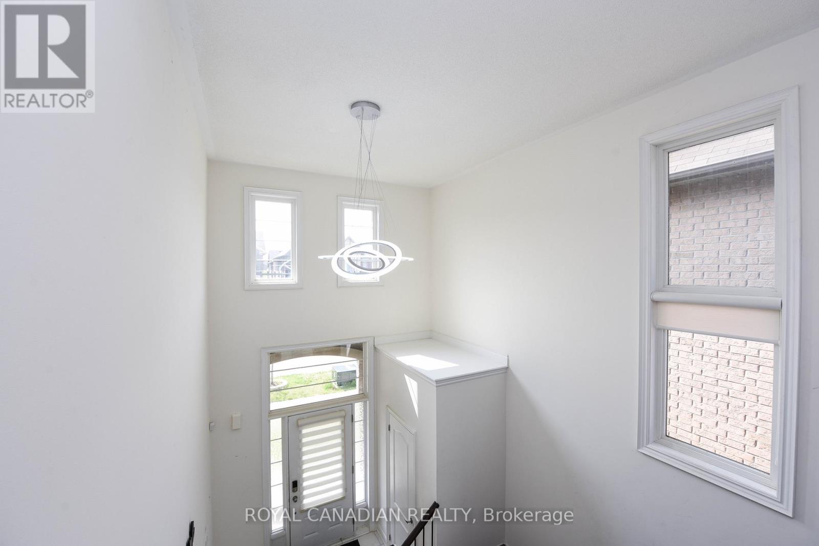 Upper - 8 Prairie Creek Crescent, Brampton, Ontario  L6Y 6C9 - Photo 5 - W12456580