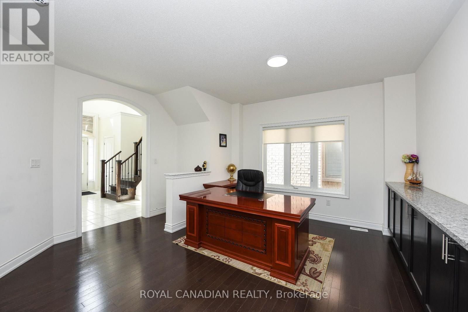 Upper - 8 Prairie Creek Crescent, Brampton, Ontario  L6Y 6C9 - Photo 8 - W12456580