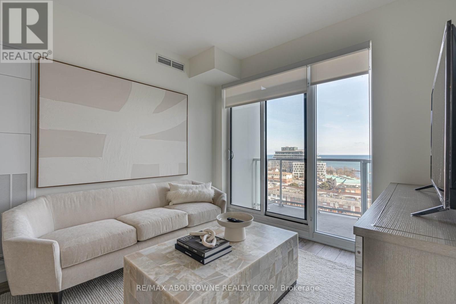 A606 - 125 Bronte Road, Oakville, Ontario  L6L 0H1 - Photo 5 - W12456584