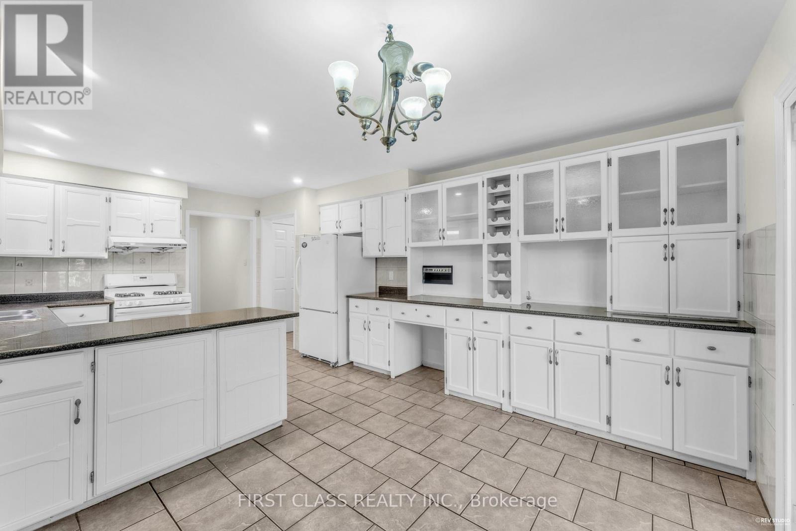 4290 Radisson Crescent, Mississauga, Ontario  L5M 4C1 - Photo 10 - W12456596