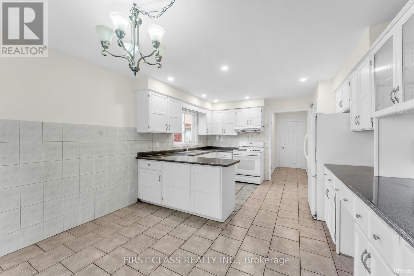4290 Radisson Crescent, Mississauga, Ontario  L5M 4C1 - Photo 12 - W12456596
