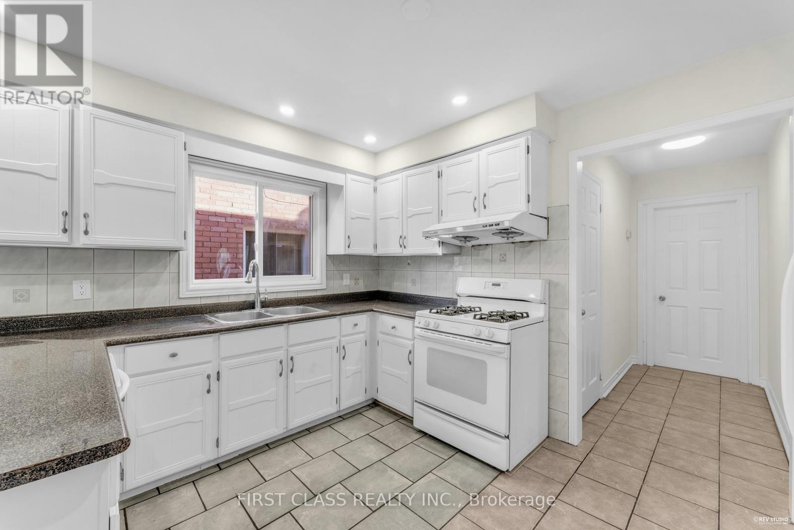 4290 Radisson Crescent, Mississauga, Ontario  L5M 4C1 - Photo 13 - W12456596