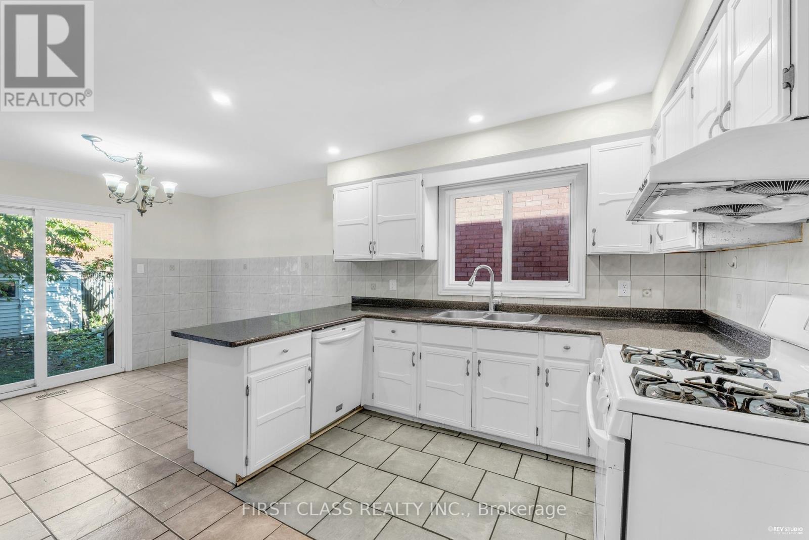 4290 Radisson Crescent, Mississauga, Ontario  L5M 4C1 - Photo 14 - W12456596