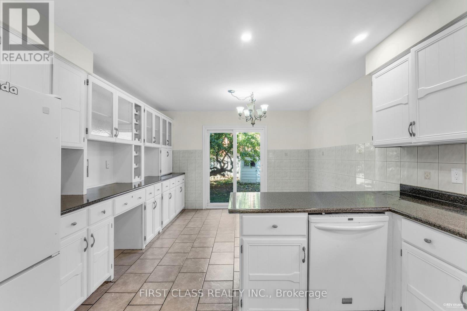 4290 Radisson Crescent, Mississauga, Ontario  L5M 4C1 - Photo 15 - W12456596