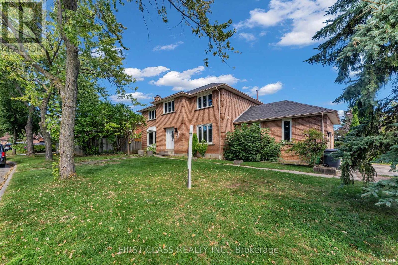 4290 Radisson Crescent, Mississauga, Ontario  L5M 4C1 - Photo 3 - W12456596