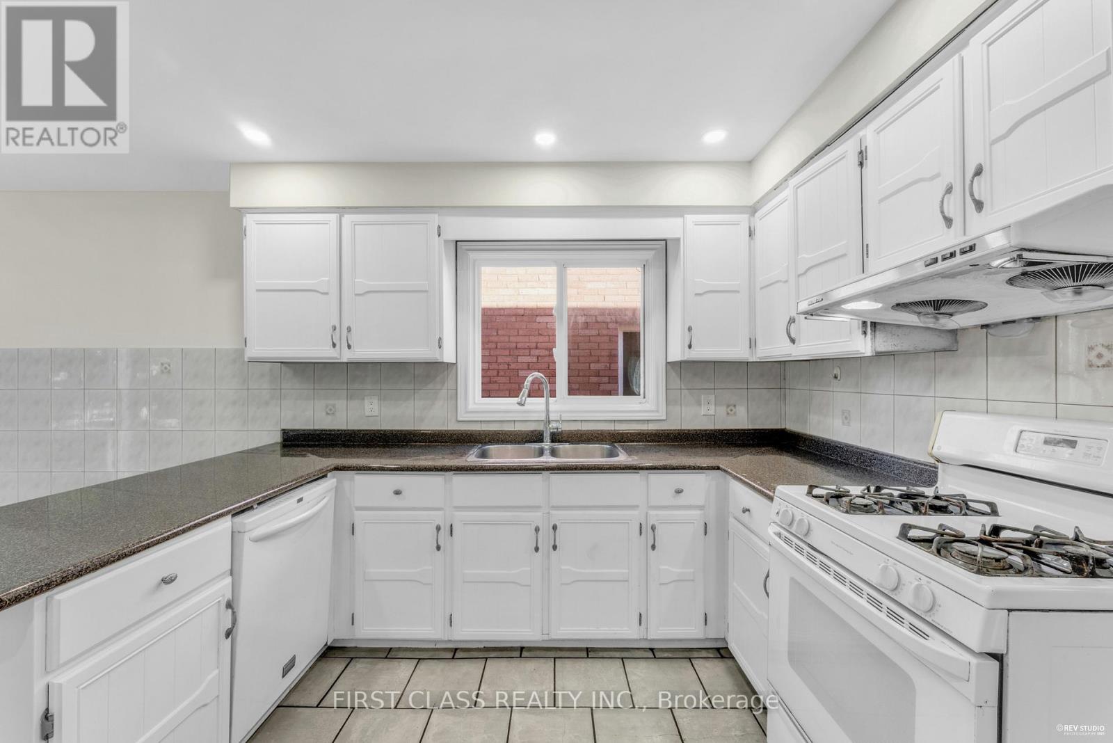 4290 Radisson Crescent, Mississauga, Ontario  L5M 4C1 - Photo 9 - W12456596
