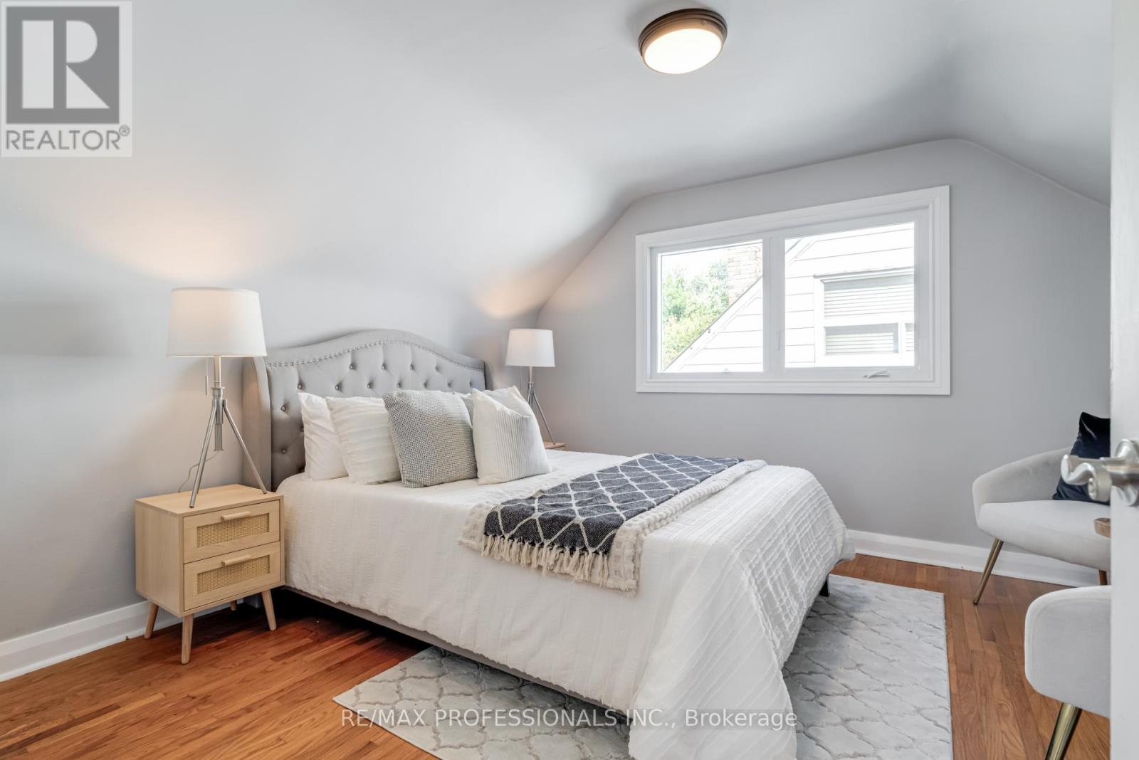 516 Browns Line, Toronto, Ontario  M8W 3V2 - Photo 14 - W12456615