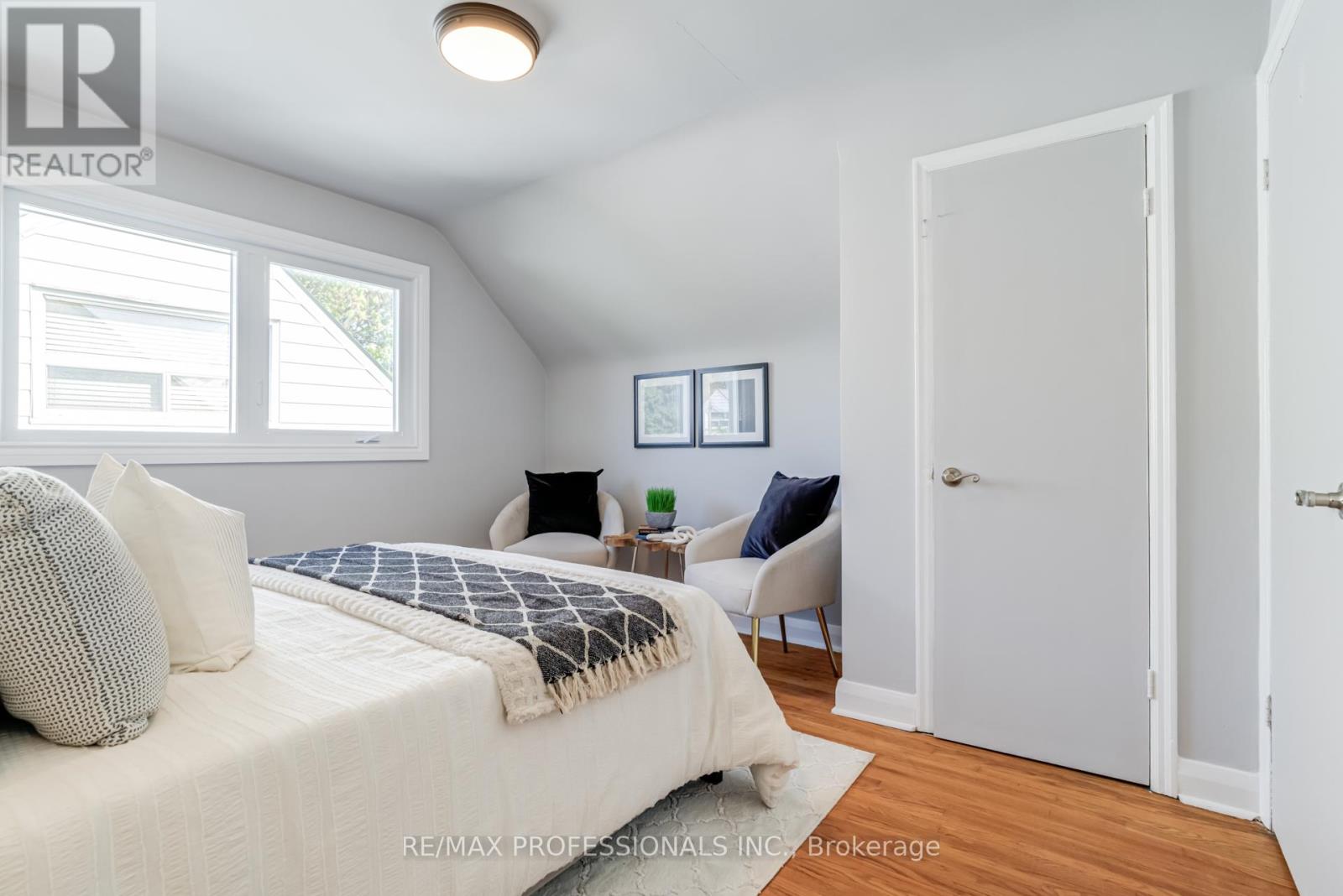 516 Browns Line, Toronto, Ontario  M8W 3V2 - Photo 17 - W12456615