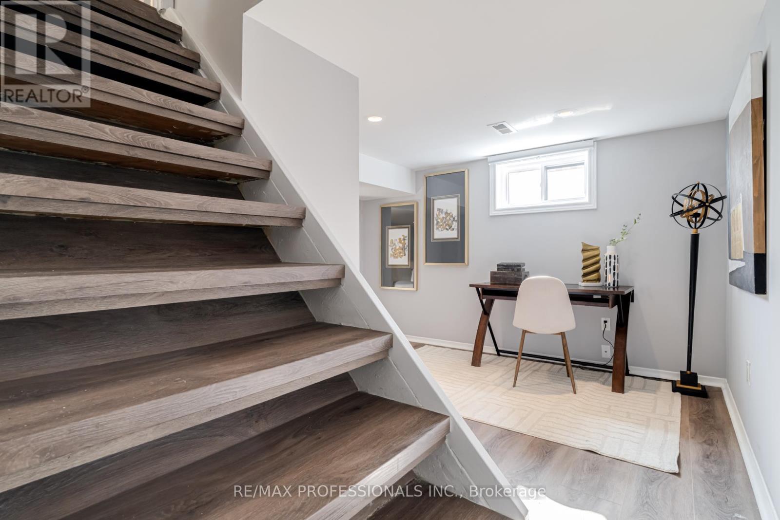 516 Browns Line, Toronto, Ontario  M8W 3V2 - Photo 21 - W12456615