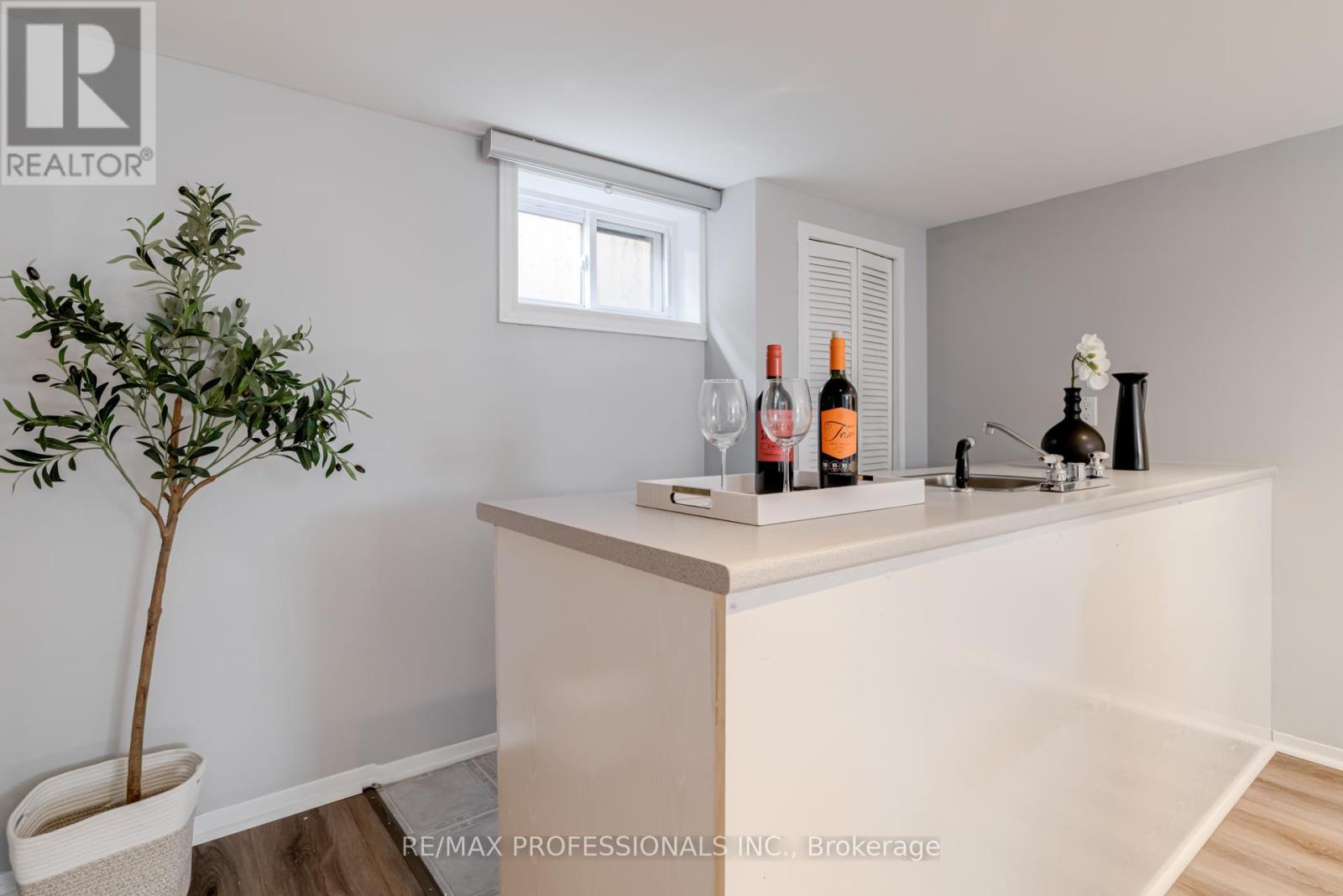 516 Browns Line, Toronto, Ontario  M8W 3V2 - Photo 30 - W12456615