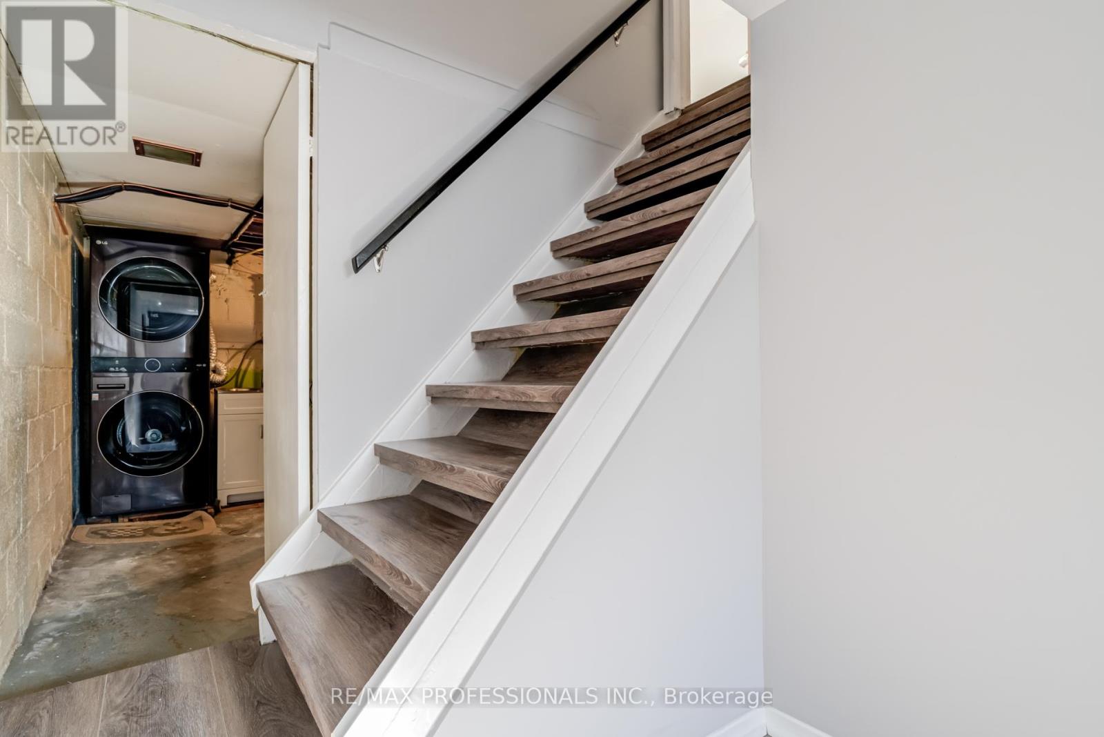 516 Browns Line, Toronto, Ontario  M8W 3V2 - Photo 32 - W12456615