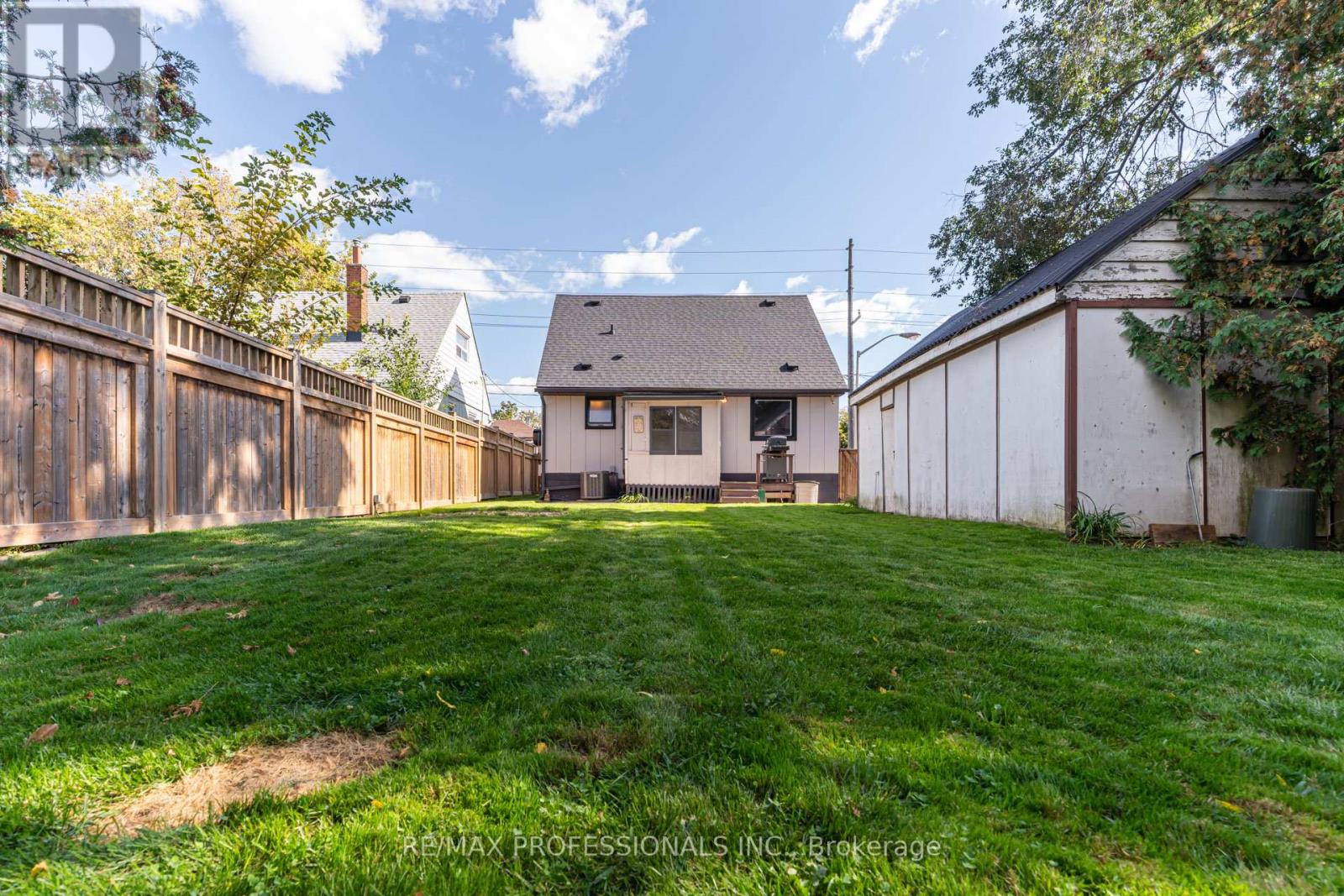 516 Browns Line, Toronto, Ontario  M8W 3V2 - Photo 34 - W12456615