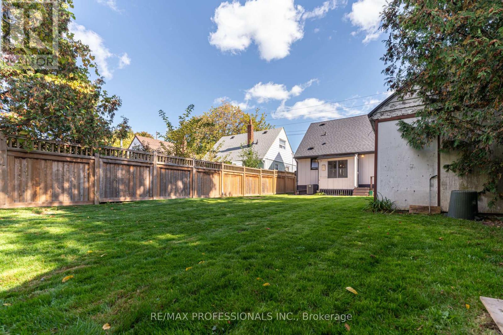 516 Browns Line, Toronto, Ontario  M8W 3V2 - Photo 35 - W12456615