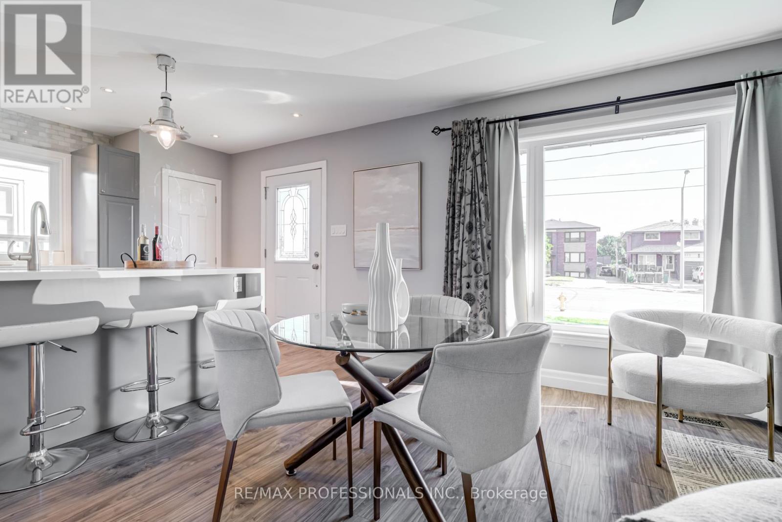 516 Browns Line, Toronto, Ontario  M8W 3V2 - Photo 8 - W12456615