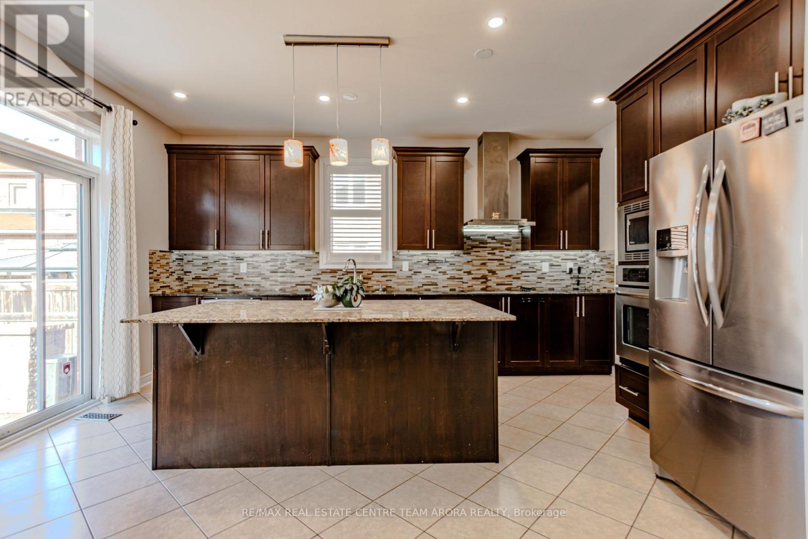 150 Lloyd Sanderson Drive, Brampton, Ontario  L6Y 0Z9 - Photo 11 - W12456616