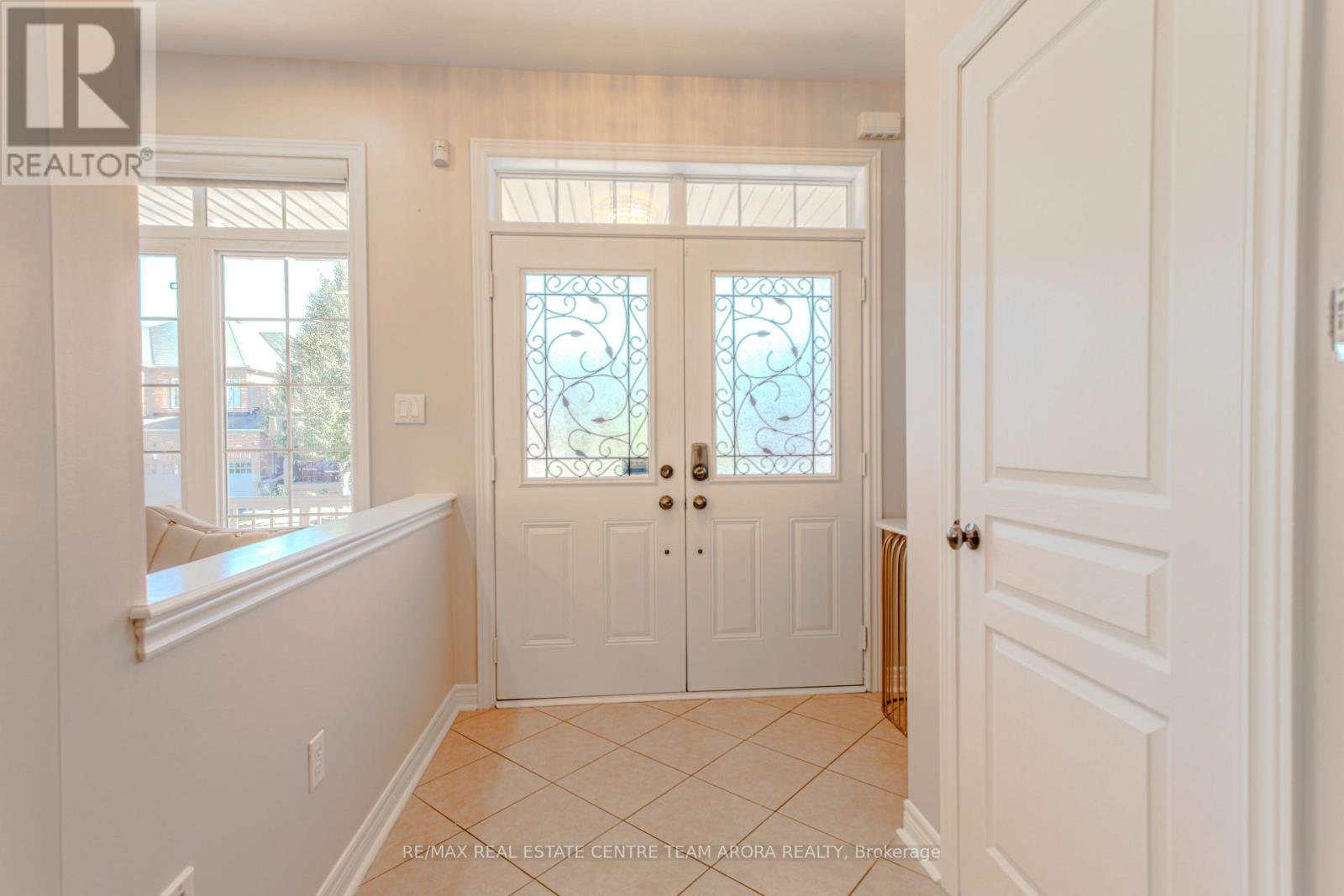 150 Lloyd Sanderson Drive, Brampton, Ontario  L6Y 0Z9 - Photo 4 - W12456616