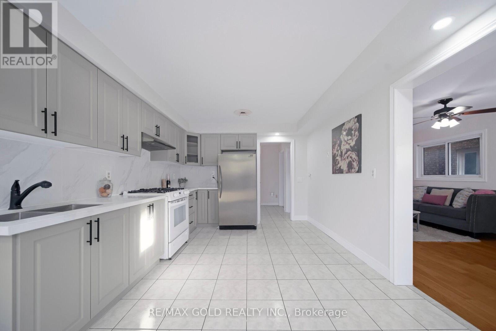 4 Sahara Trail, Brampton, Ontario  L6R 1P2 - Photo 13 - W12456618