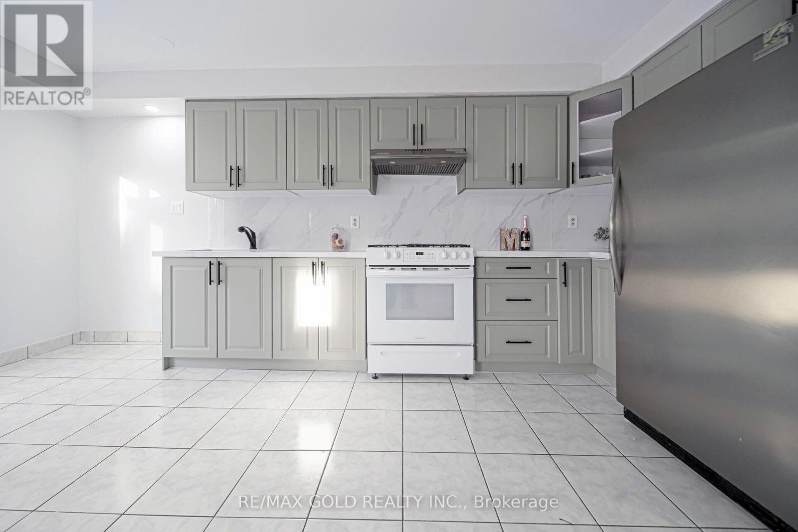 4 Sahara Trail, Brampton, Ontario  L6R 1P2 - Photo 15 - W12456618
