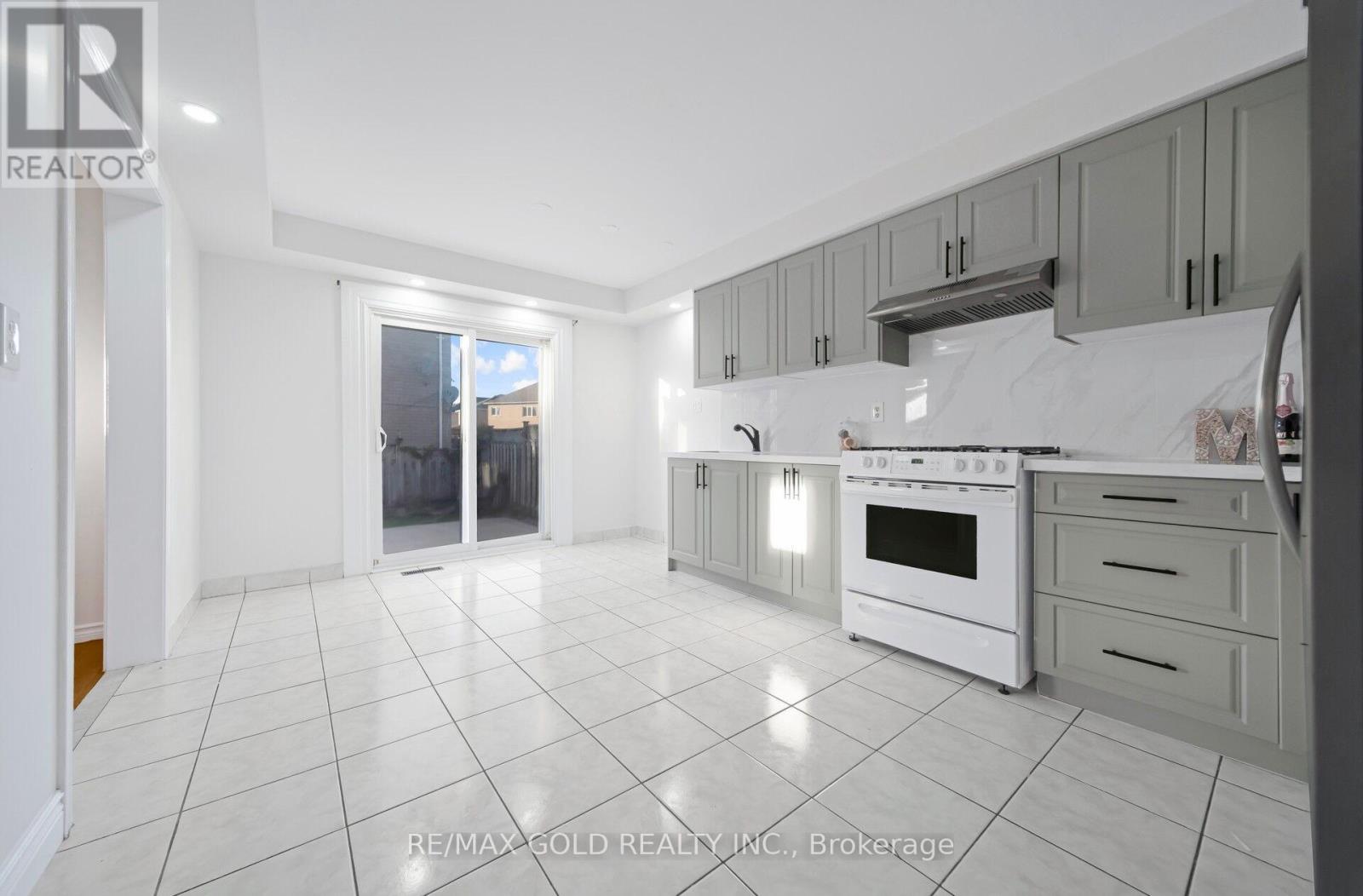 4 Sahara Trail, Brampton, Ontario  L6R 1P2 - Photo 16 - W12456618