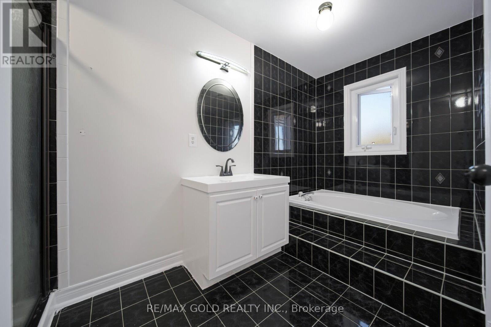 4 Sahara Trail, Brampton, Ontario  L6R 1P2 - Photo 22 - W12456618