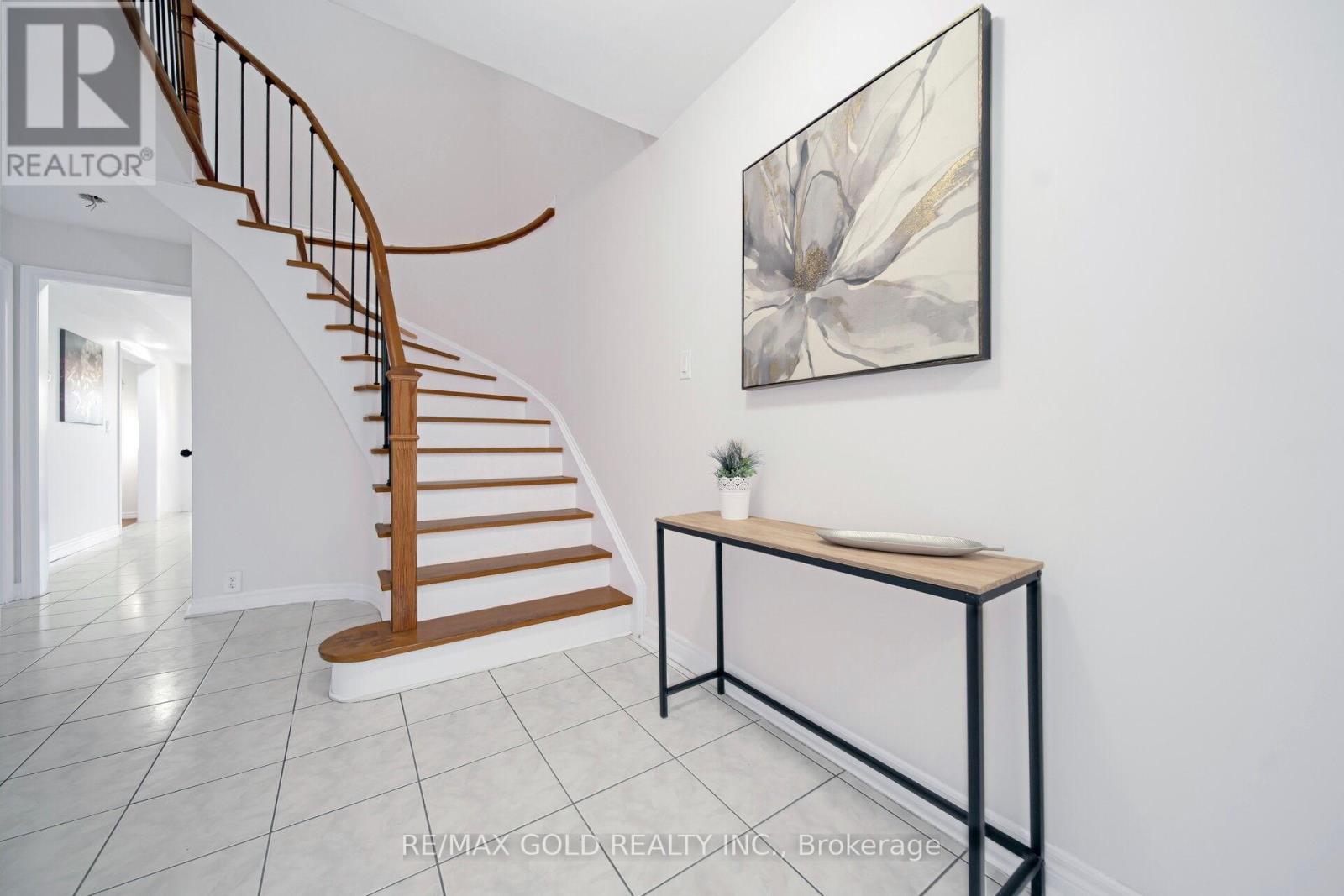 4 Sahara Trail, Brampton, Ontario  L6R 1P2 - Photo 5 - W12456618