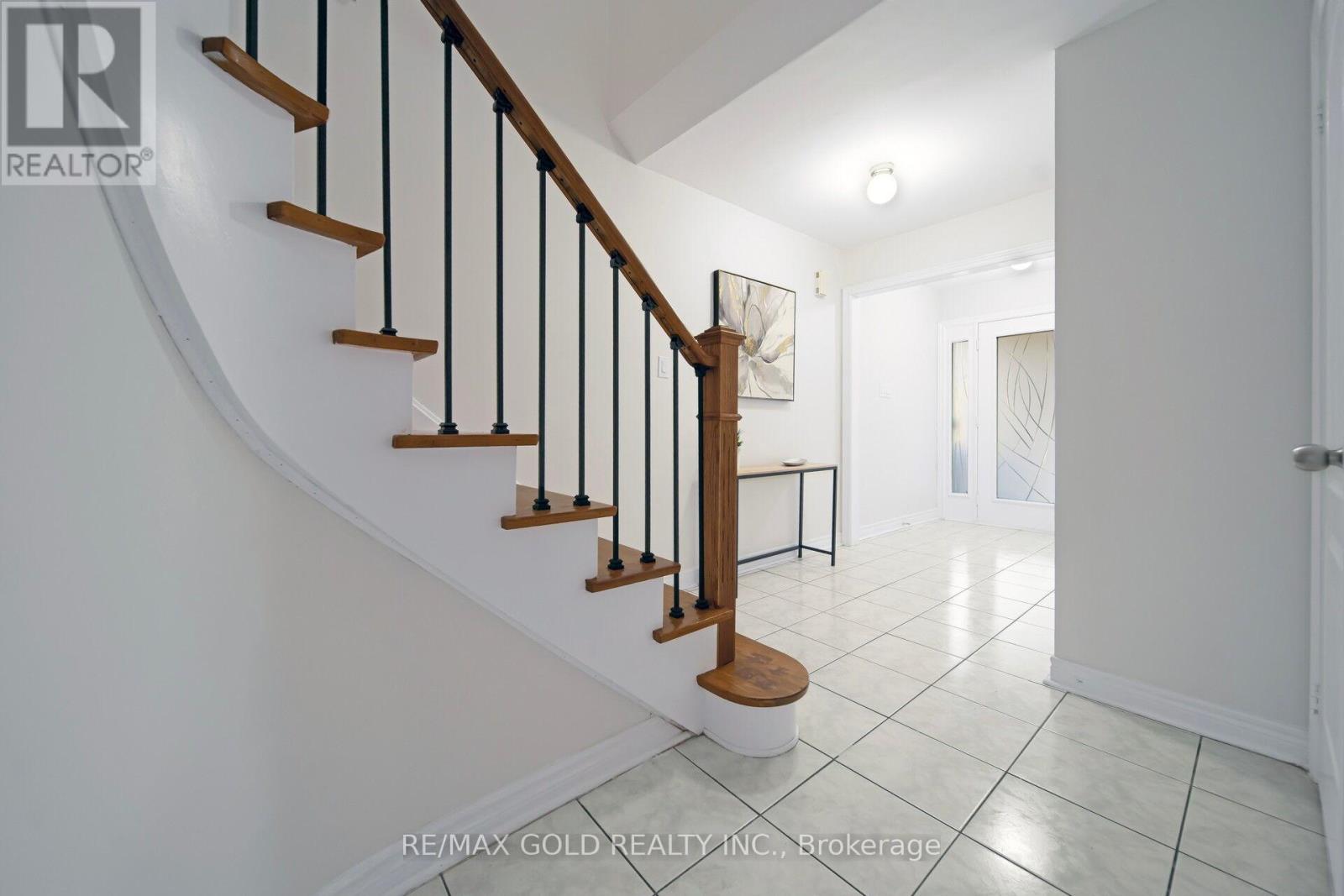 4 Sahara Trail, Brampton, Ontario  L6R 1P2 - Photo 6 - W12456618