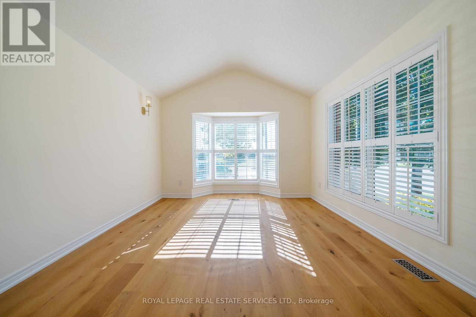 2177 Calloway Drive, Oakville, Ontario  L6M 4V2 - Photo 3 - W12456626