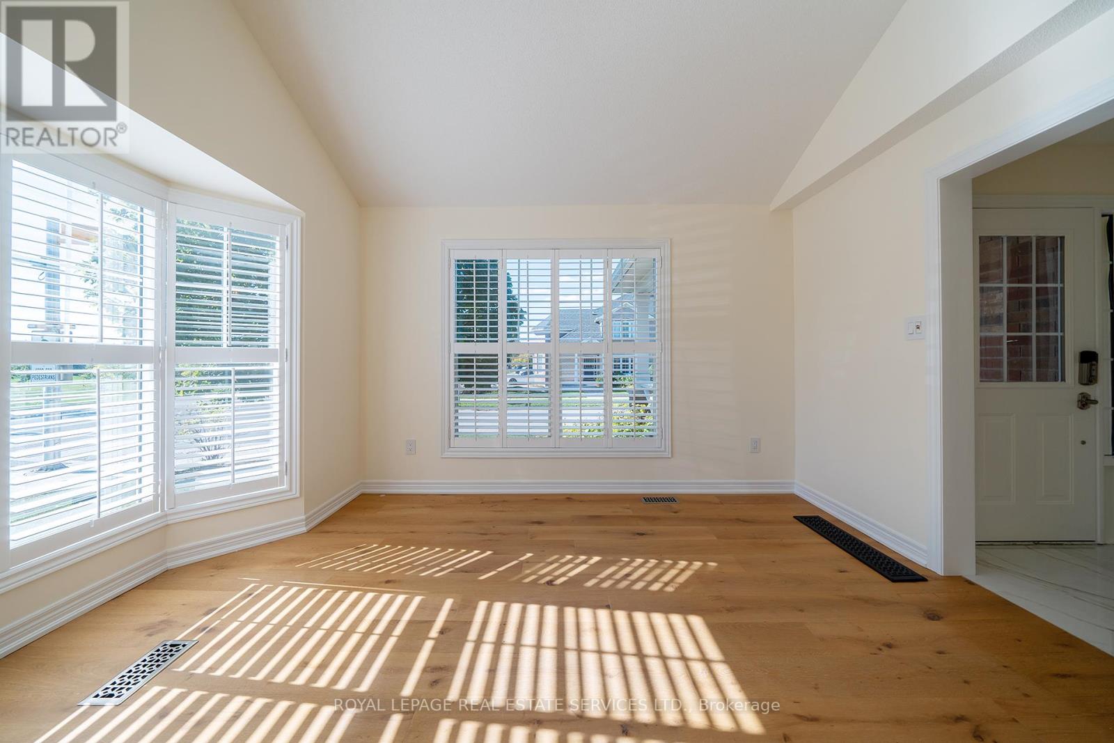 2177 Calloway Drive, Oakville, Ontario  L6M 4V2 - Photo 4 - W12456626