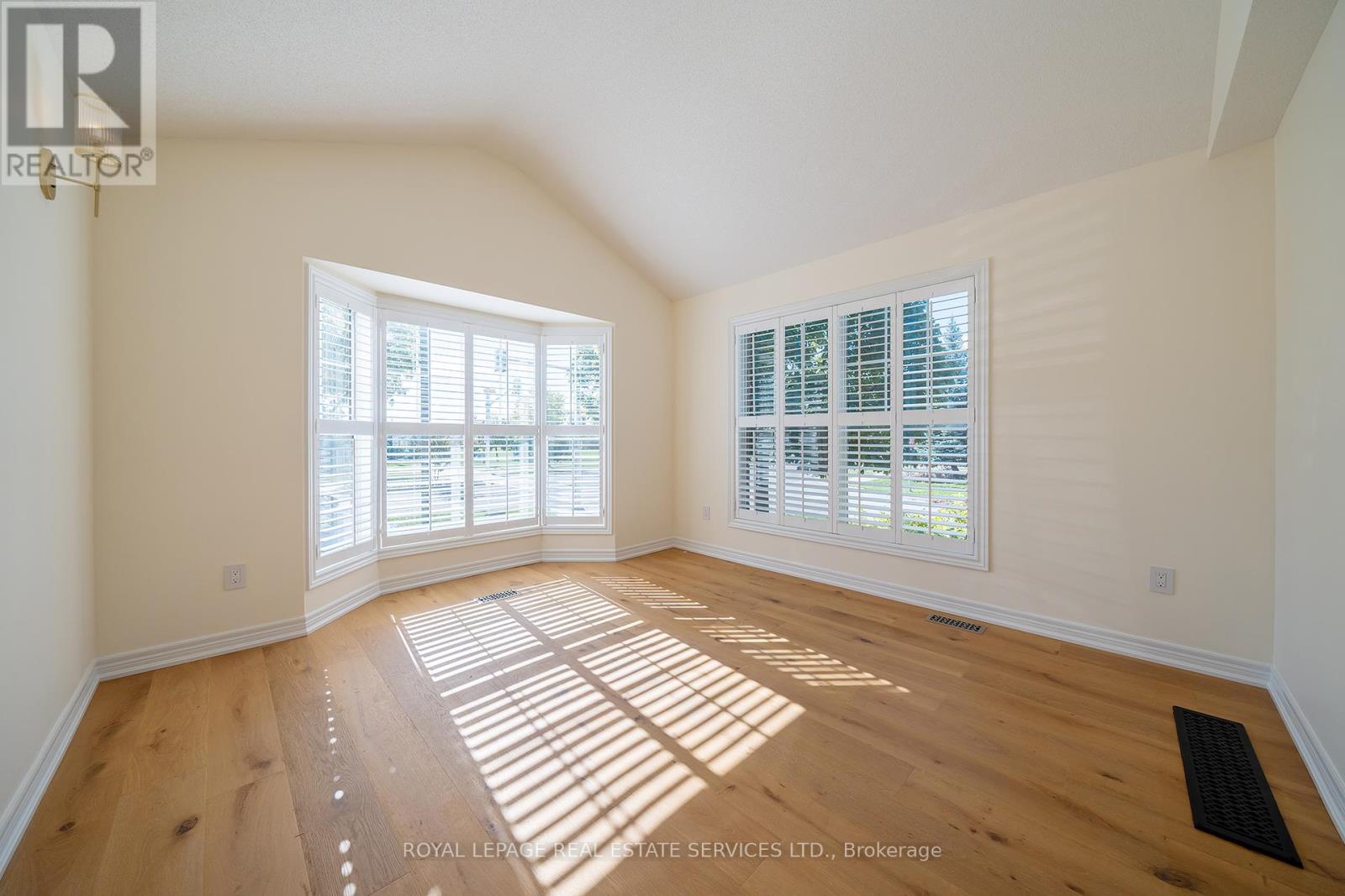 2177 Calloway Drive, Oakville, Ontario  L6M 4V2 - Photo 5 - W12456626