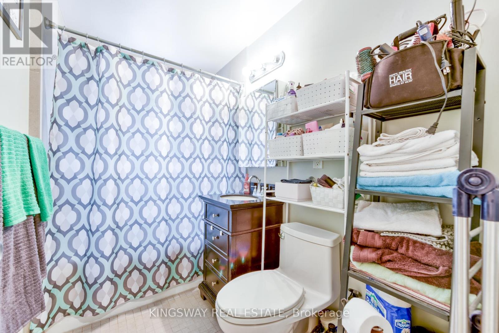 29 Evans Avenue, Toronto, Ontario  M6S 3V7 - Photo 13 - W12456629