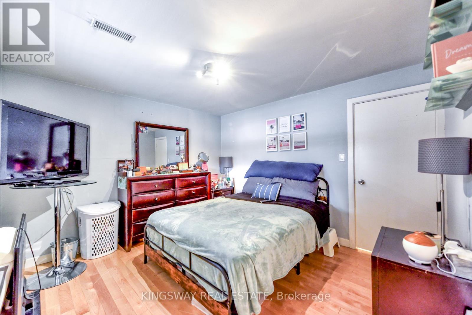 29 Evans Avenue, Toronto, Ontario  M6S 3V7 - Photo 14 - W12456629