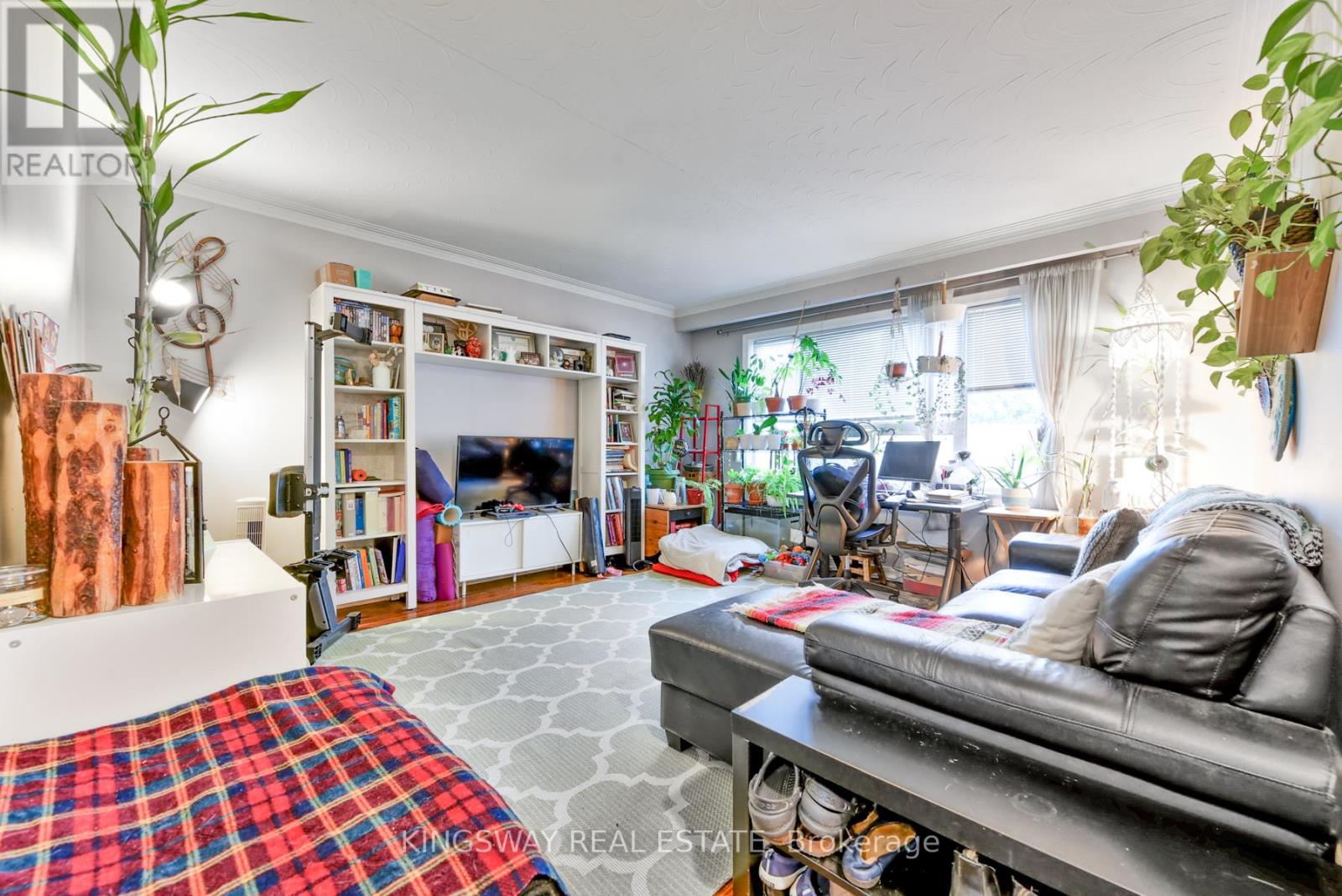 29 Evans Avenue, Toronto, Ontario  M6S 3V7 - Photo 17 - W12456629