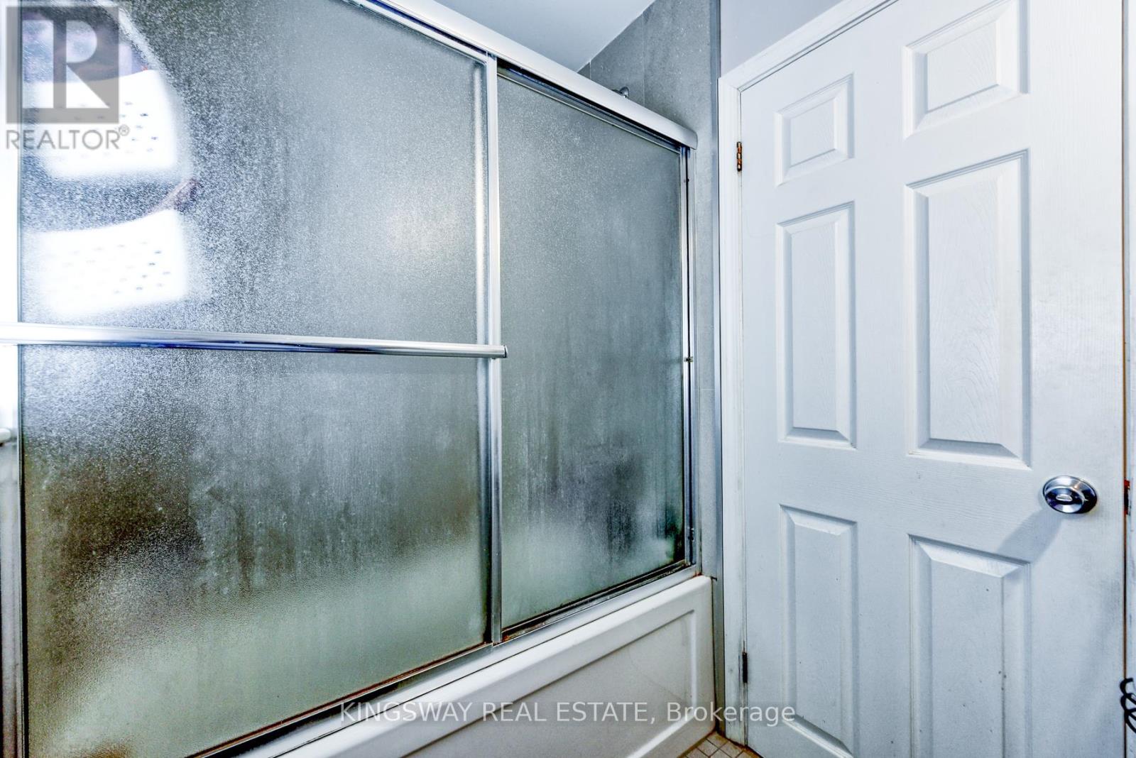 29 Evans Avenue, Toronto, Ontario  M6S 3V7 - Photo 21 - W12456629