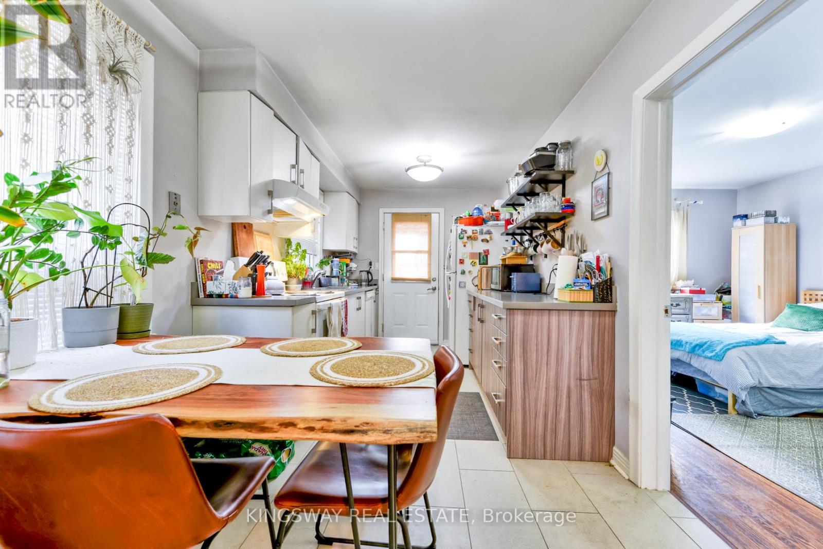 29 Evans Avenue, Toronto, Ontario  M6S 3V7 - Photo 23 - W12456629