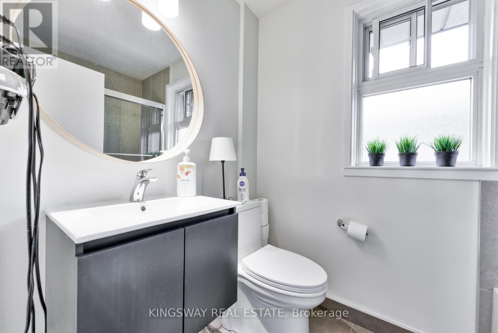 29 Evans Avenue, Toronto, Ontario  M6S 3V7 - Photo 35 - W12456629