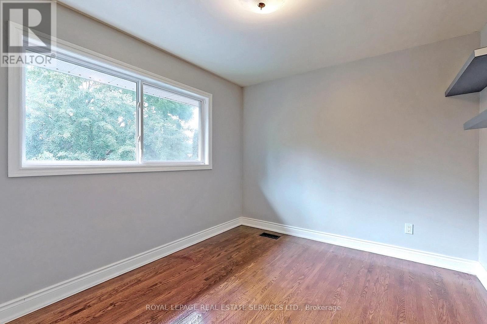 4011 Grapehill Avenue, Burlington, Ontario  L7L 1R1 - Photo 11 - W12456634