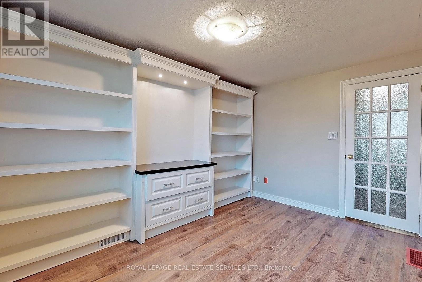 4011 Grapehill Avenue, Burlington, Ontario  L7L 1R1 - Photo 25 - W12456634