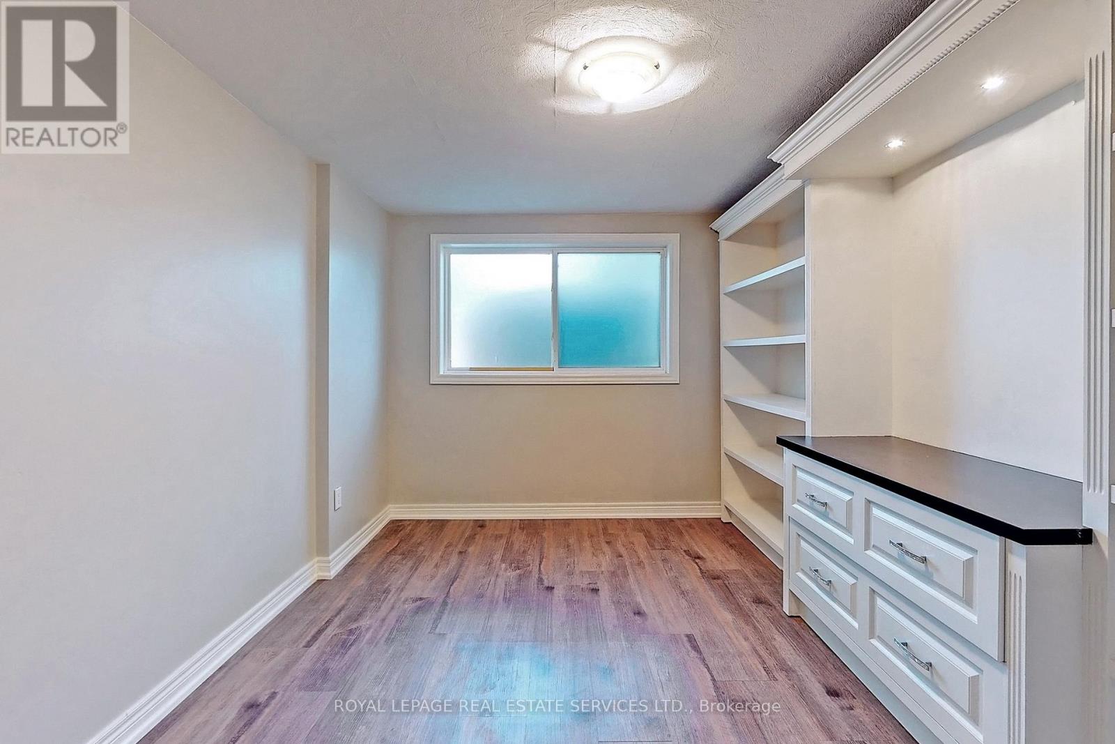 4011 Grapehill Avenue, Burlington, Ontario  L7L 1R1 - Photo 26 - W12456634