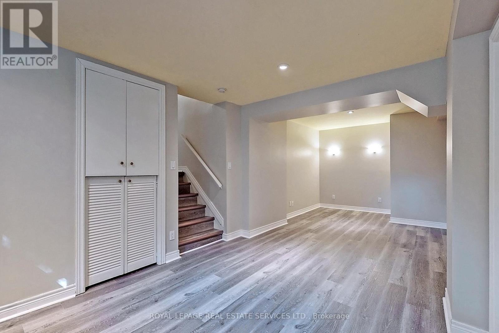 4011 Grapehill Avenue, Burlington, Ontario  L7L 1R1 - Photo 27 - W12456634