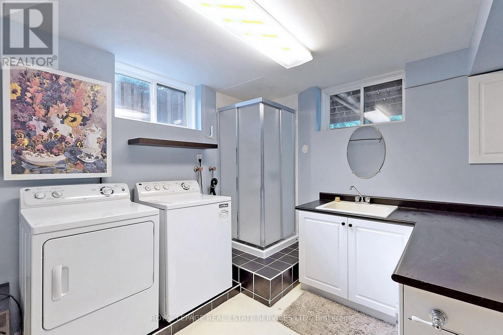 4011 Grapehill Avenue, Burlington, Ontario  L7L 1R1 - Photo 31 - W12456634