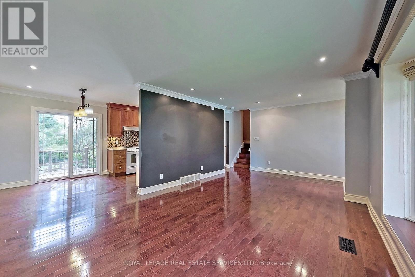 4011 Grapehill Avenue, Burlington, Ontario  L7L 1R1 - Photo 4 - W12456634