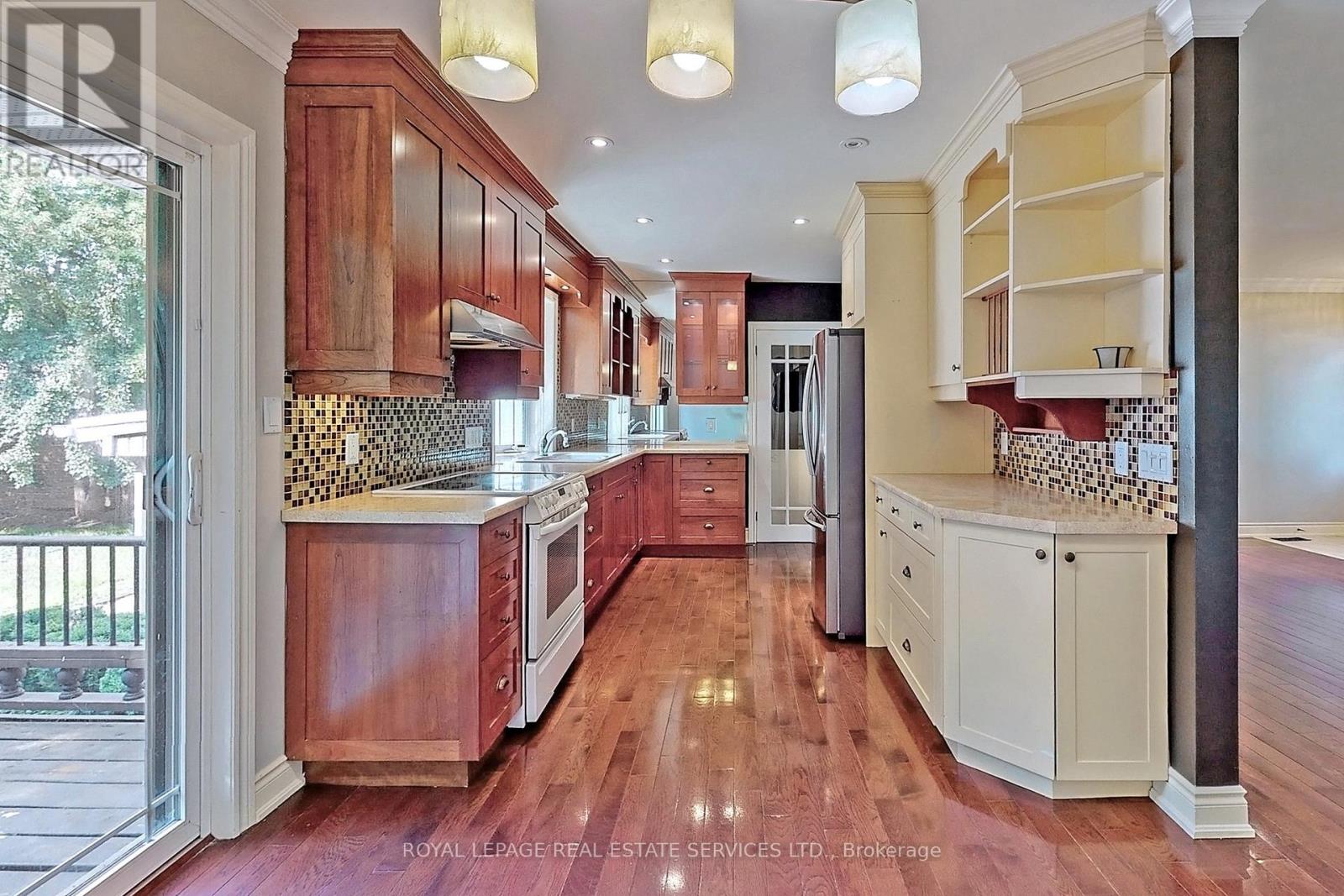 4011 Grapehill Avenue, Burlington, Ontario  L7L 1R1 - Photo 6 - W12456634