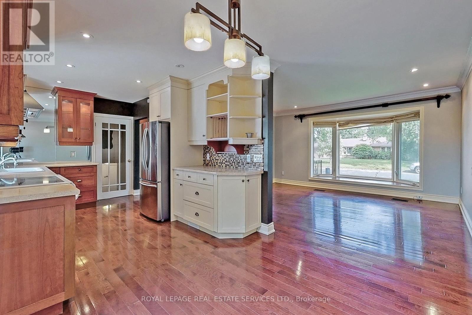 4011 Grapehill Avenue, Burlington, Ontario  L7L 1R1 - Photo 7 - W12456634